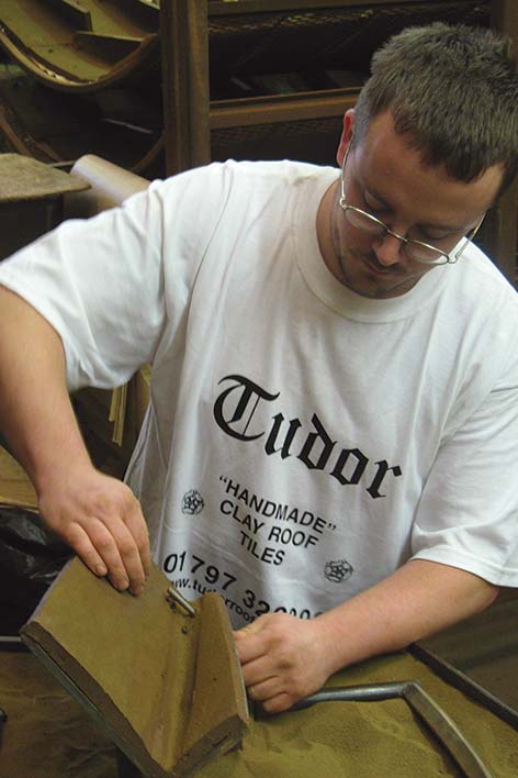 handmaking roof tiles image